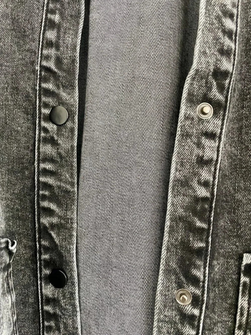 Avec Les Filles Ruched Sleeve Denim Jacket – Black Acid Wash (Size M) - Picture 5 of 8